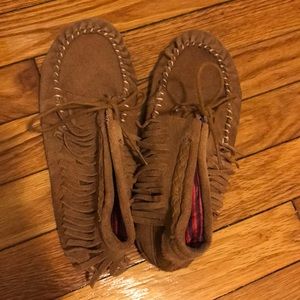 Moccasins with fringe